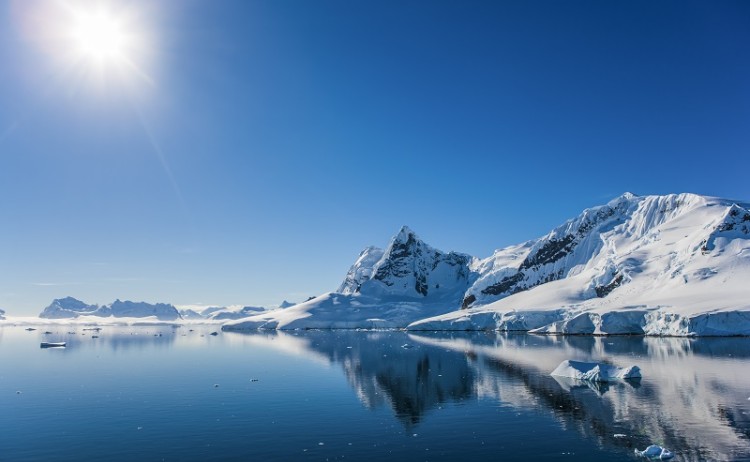 Antarctic Peninsula By MarcAndreLeTourneux shutterstock 205707877 800