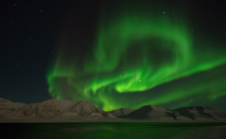 Northern lights and mountains HGS 2 sm