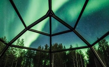 glass igloos northern lights 