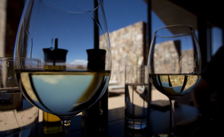 2 copas vino mesa