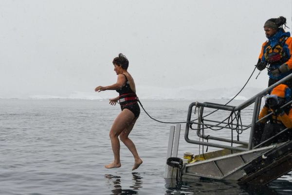 Jump into 1°C cold water