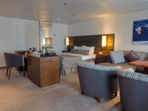 HERITAGE SUITE 3 Dana Brown.jpg 800