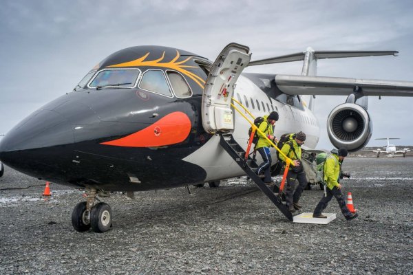 compare Antarctic cruise experience between ship only or ship with heli