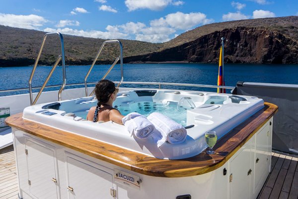 nparadise exp jacuzzi Royal Galapagos
