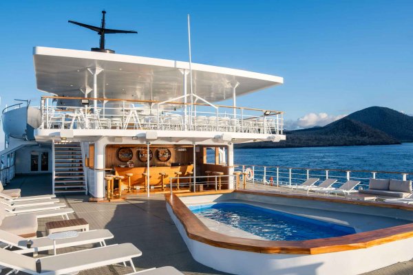 swimmingpoolfishermansbarGO Galapagos