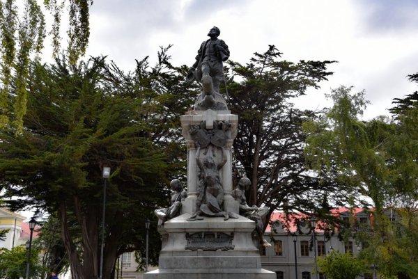 Statue of Ferdinand Magellan in a town square.