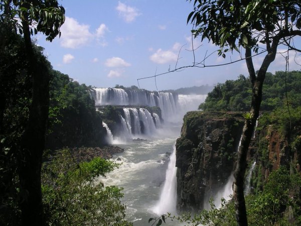Discovering the Lower Circuit Walk of Iguazu Falls