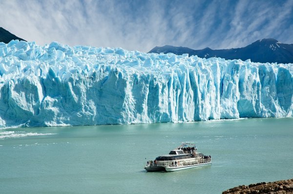 Boat ride in Los Glaciares National Park shutterstock 25409485By elnavegante 800